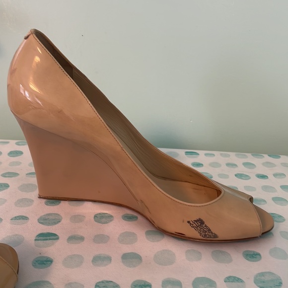 ***NEED GONE ASAP***Jimmy Choo patent leather peep toe wedges size 39 - Picture 3 of 10